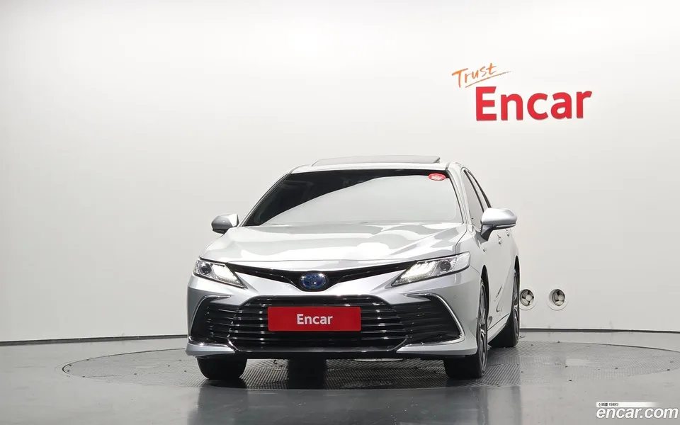 Toyota Camry 2.5 XLE 2023 — thumbnail 3