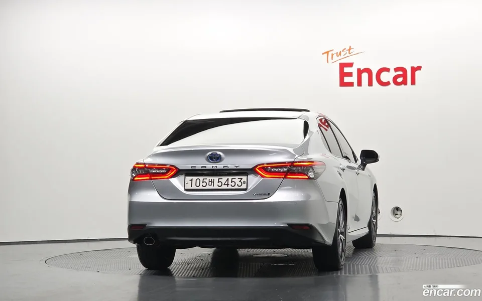 Toyota Camry 2.5 XLE 2023 — thumbnail 4