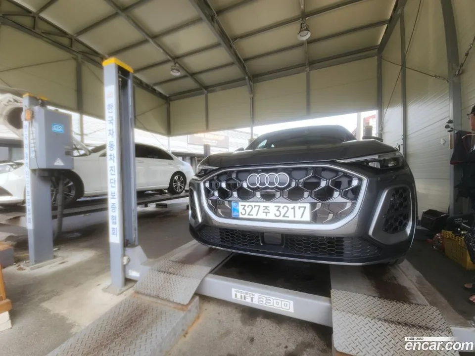 Audi Q5 (80A) 40 TFSI S Line 2025 — photo 1, buy with delivery to Moscow