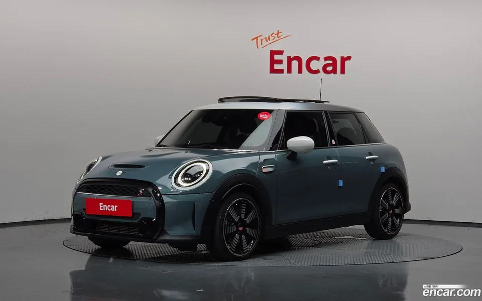 MINI Cooper S 5 2023 — фото 1, купить с доставкой в Москву