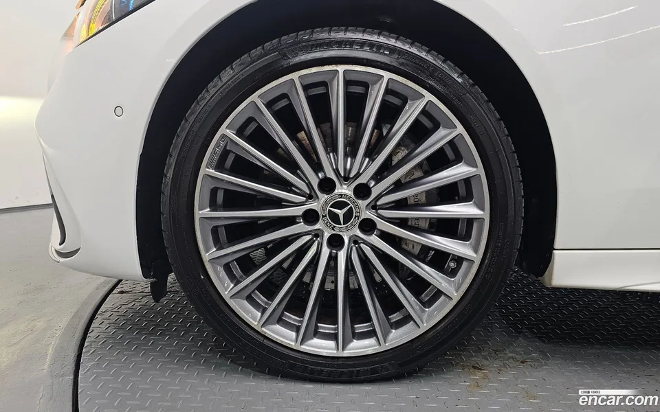 Mercedes-Benz C-Class C300 AMG Line 2022 — thumbnail 2