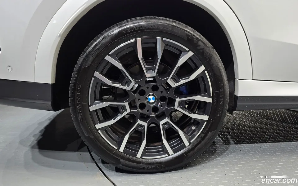 BMW X6 xDrive40i M 2025 — thumbnail 2