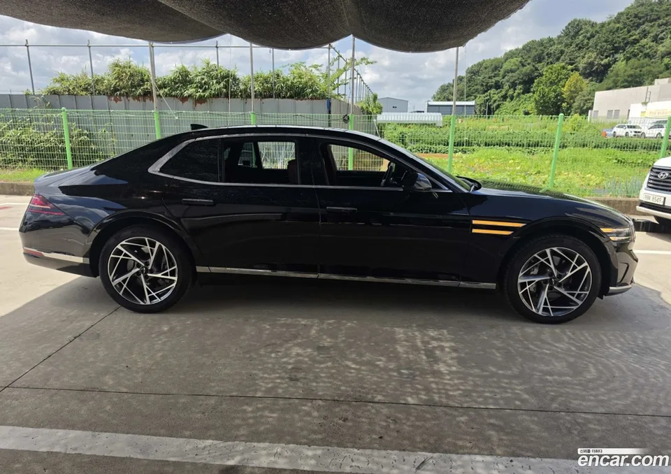 Genesis G90 3.5 AWD 2023 — thumbnail 2