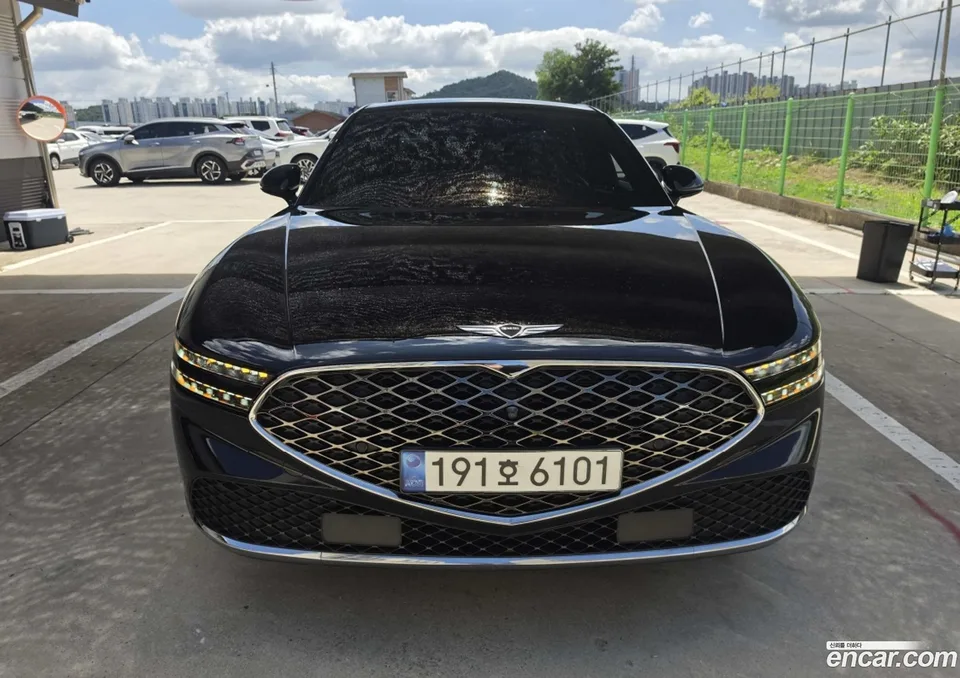 Genesis G90 3.5 AWD 2023 — photo 1, buy with delivery to Moscow
