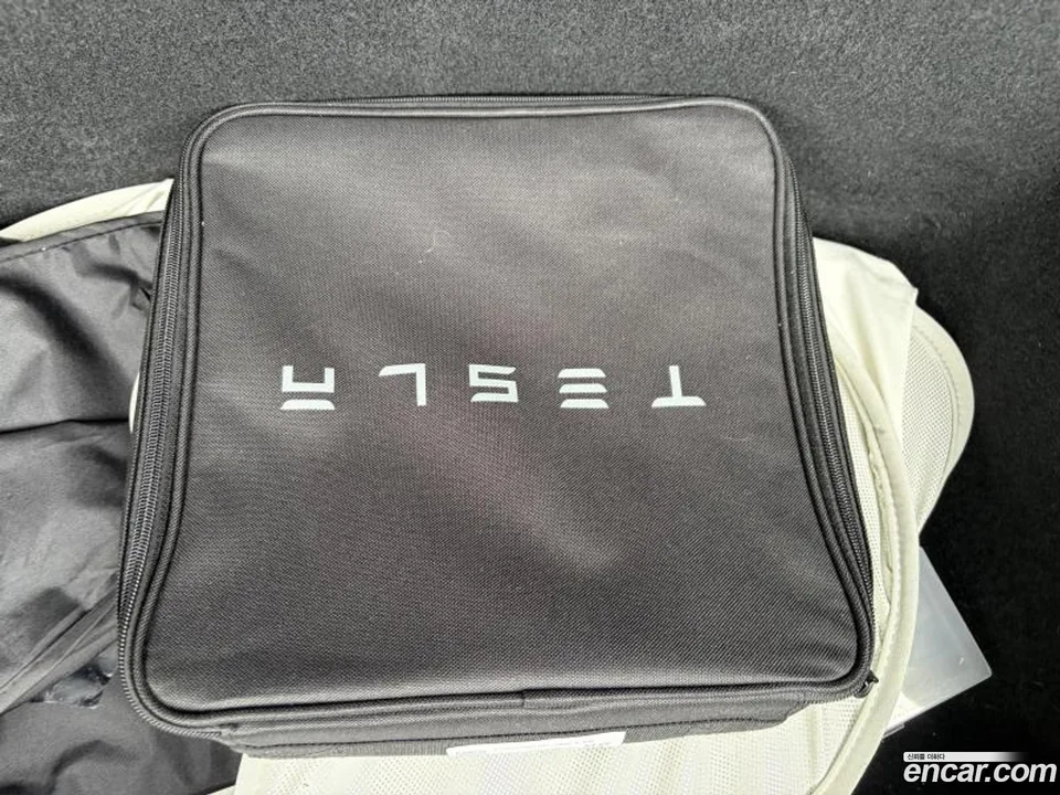 Tesla Model Y RWD 2024 — thumbnail 3