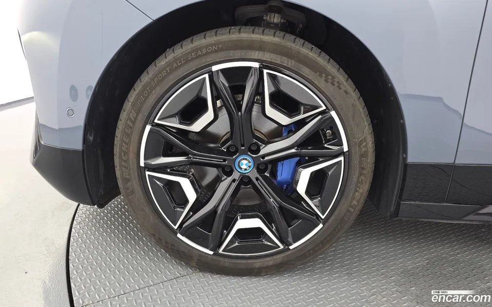 BMW iX xDrive50 2024 — thumbnail 2