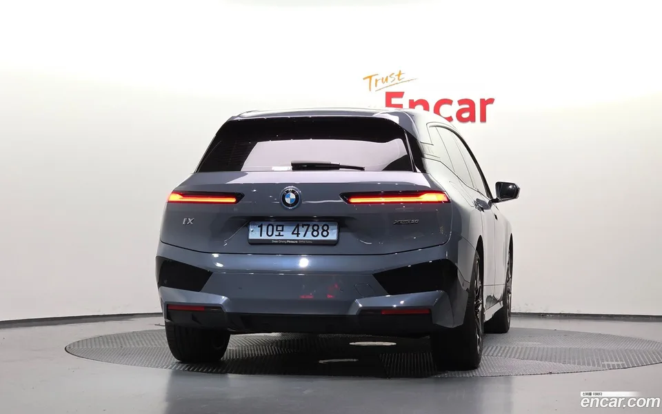 BMW iX xDrive50 2024 — thumbnail 4