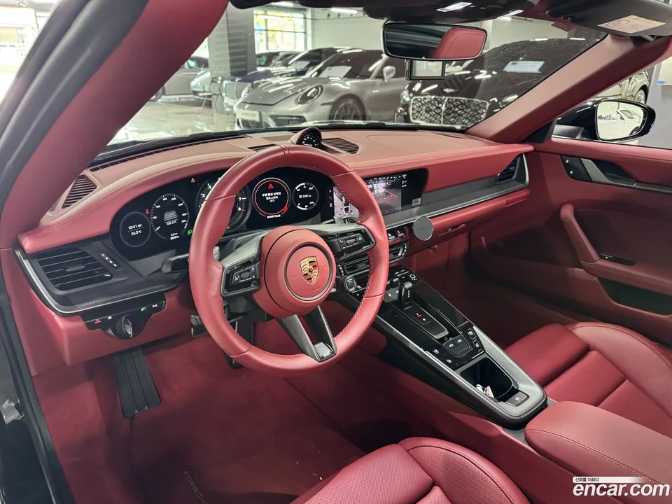 Porsche 911 (992) 4 2023 — thumbnail 2