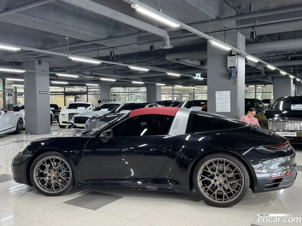 Porsche 911 (992) 4 2023 — thumbnail 4