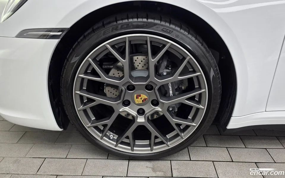 Porsche 911 (992) 2024 — thumbnail 2