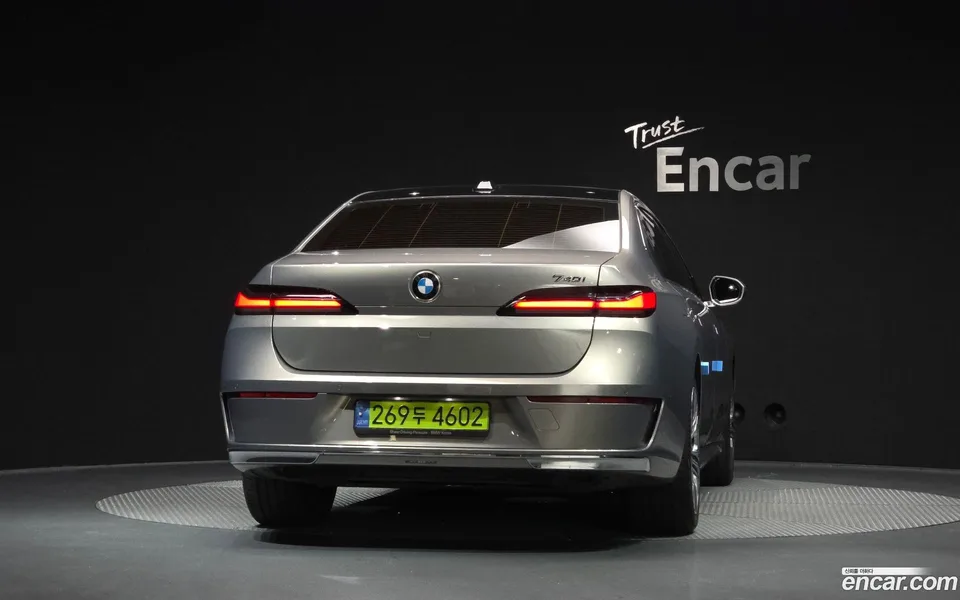 BMW 7 Series 740i sDrive 2023 — thumbnail 4