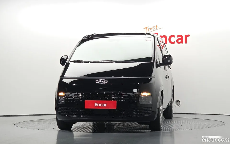 Hyundai Staria 3 2023 — thumbnail 3