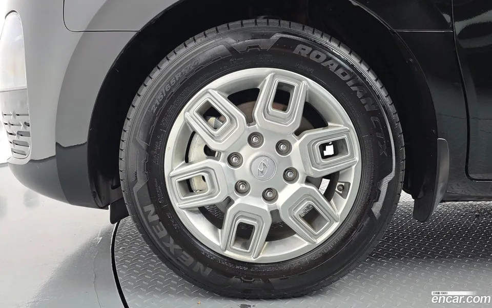 Hyundai Staria 3 2023 — thumbnail 5