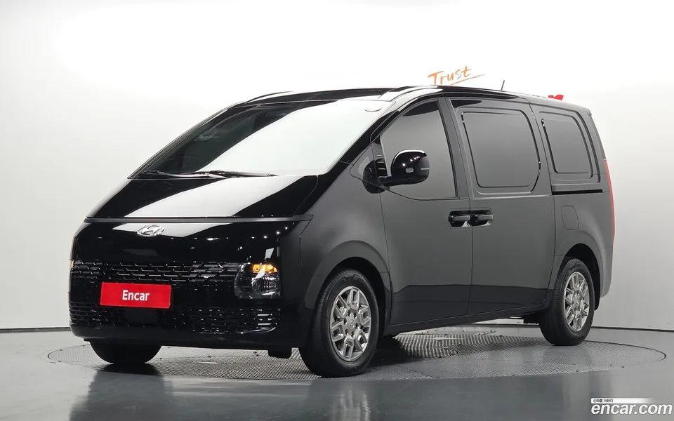 Hyundai Staria 3 2023 — photo 1, buy with delivery to Moscow