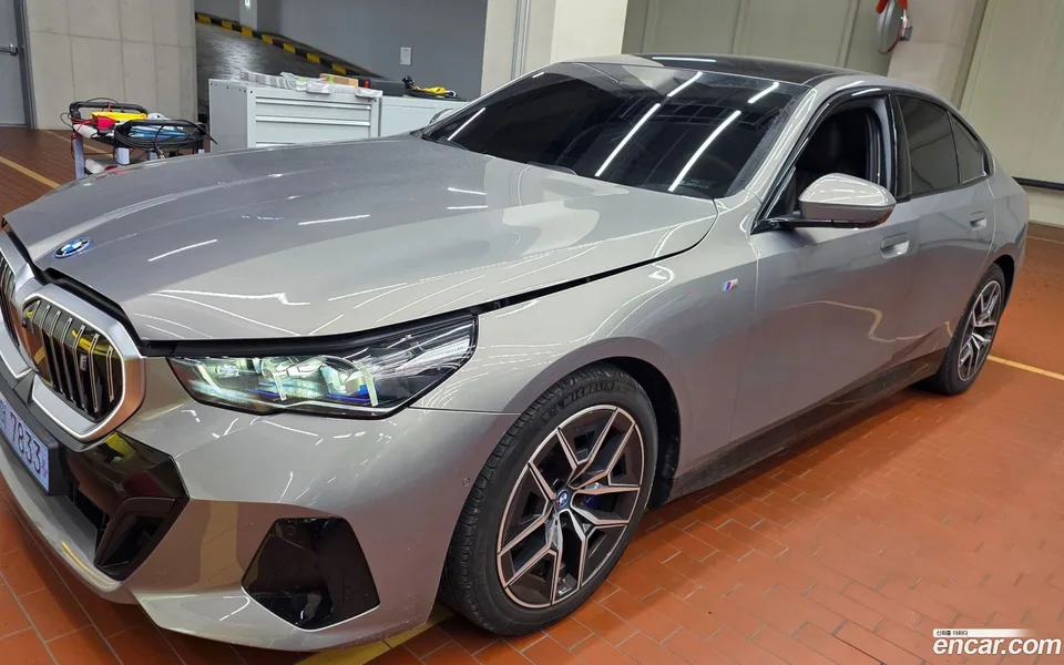 BMW i5 eDrive 40 M 2025 — photo 1, buy with delivery to Moscow