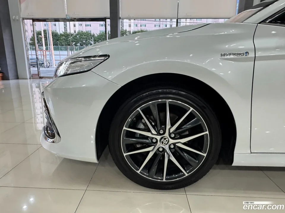Toyota Camry 2.5 XLE 2024 — thumbnail 2