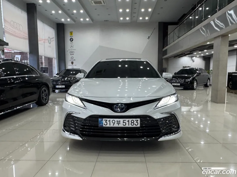 Toyota Camry 2.5 XLE 2024 — thumbnail 3