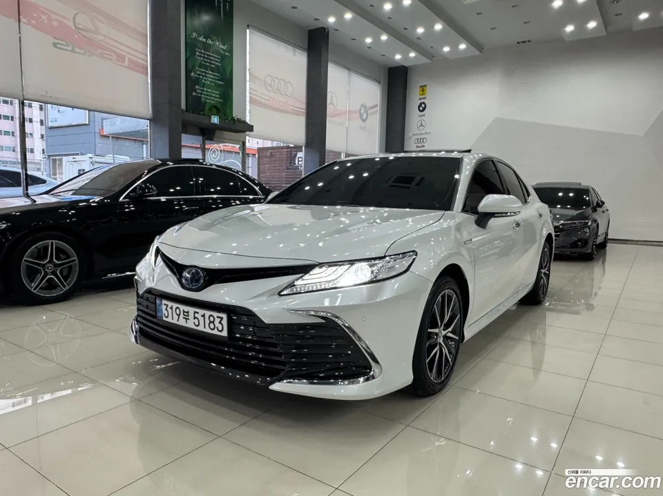 Toyota Camry 2.5 XLE 2024 — photo 1, buy with delivery to Moscow