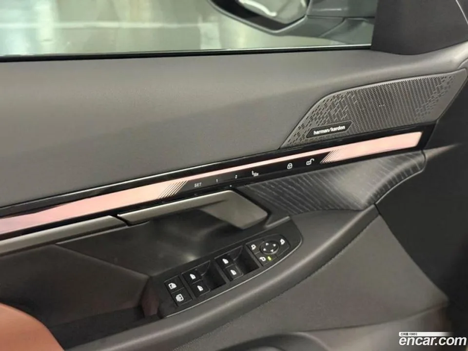 BMW 5 Series 530i xDrive 2025 — thumbnail 2