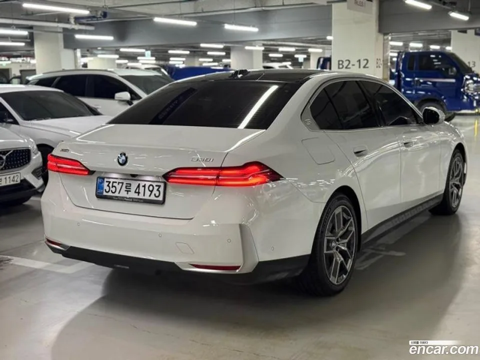 BMW 5 Series 530i xDrive 2025 — thumbnail 3