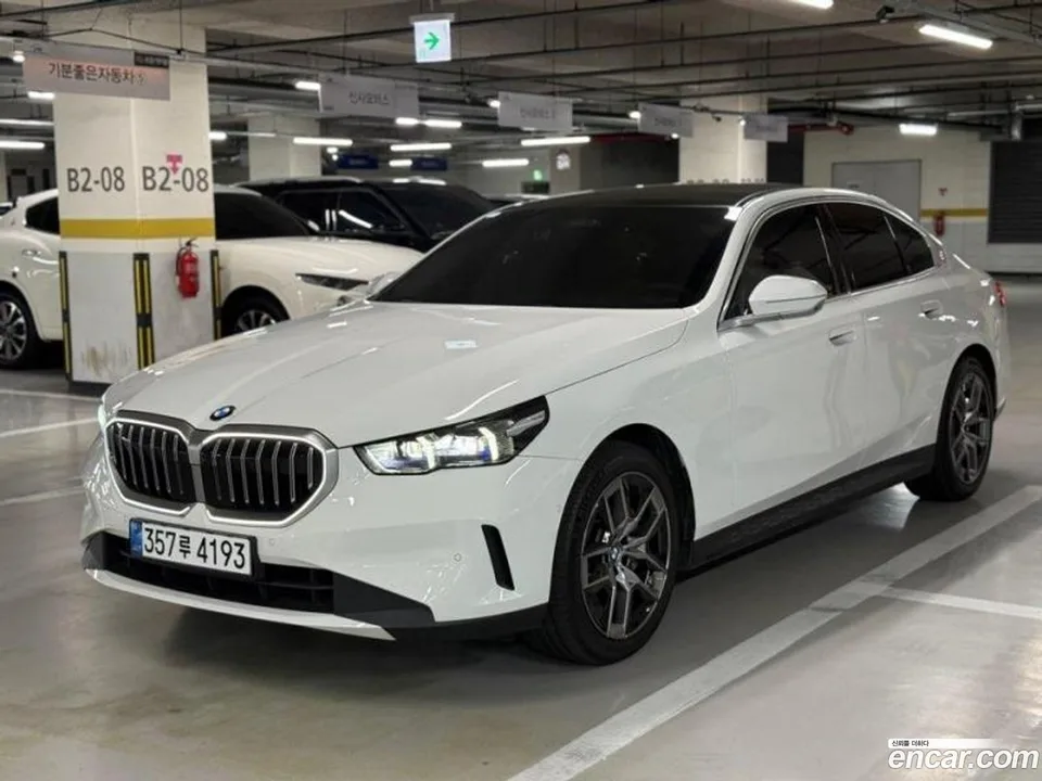 BMW 5 Series 530i xDrive 2025 — photo 1, buy with delivery to Moscow