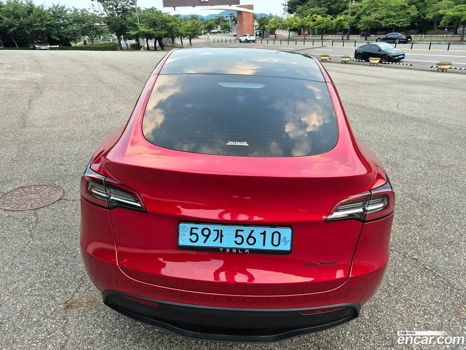 Tesla Model Y AWD 2024 — thumbnail 3