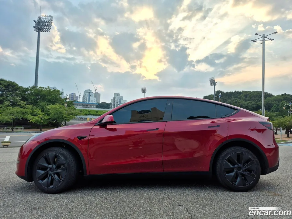 Tesla Model Y AWD 2024 — thumbnail 5