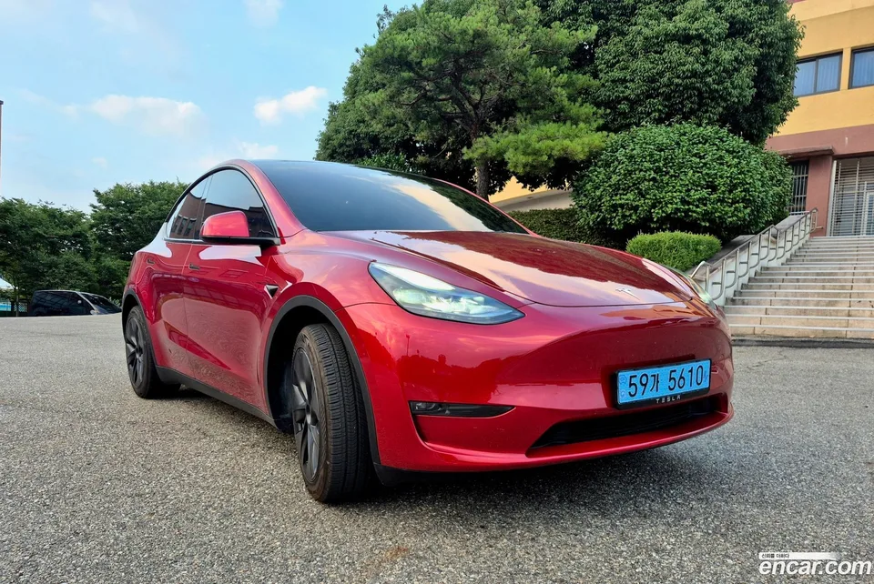 Tesla Model Y AWD 2024 — photo 1, buy with delivery to Moscow