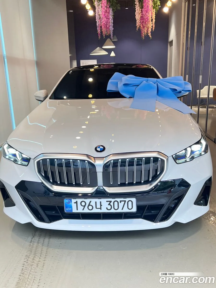 BMW 5 Series 530i xDrive M 2024 — thumbnail 3