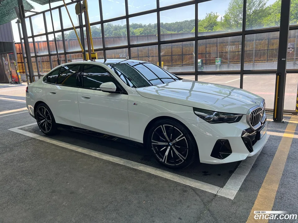 BMW 5 Series 530i xDrive M 2024 — photo 1, buy with delivery to Moscow