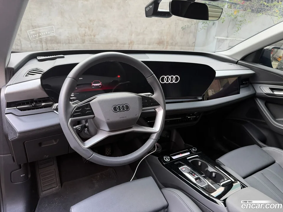 Audi Q6 e- 2025 — photo 1, buy with delivery to Moscow