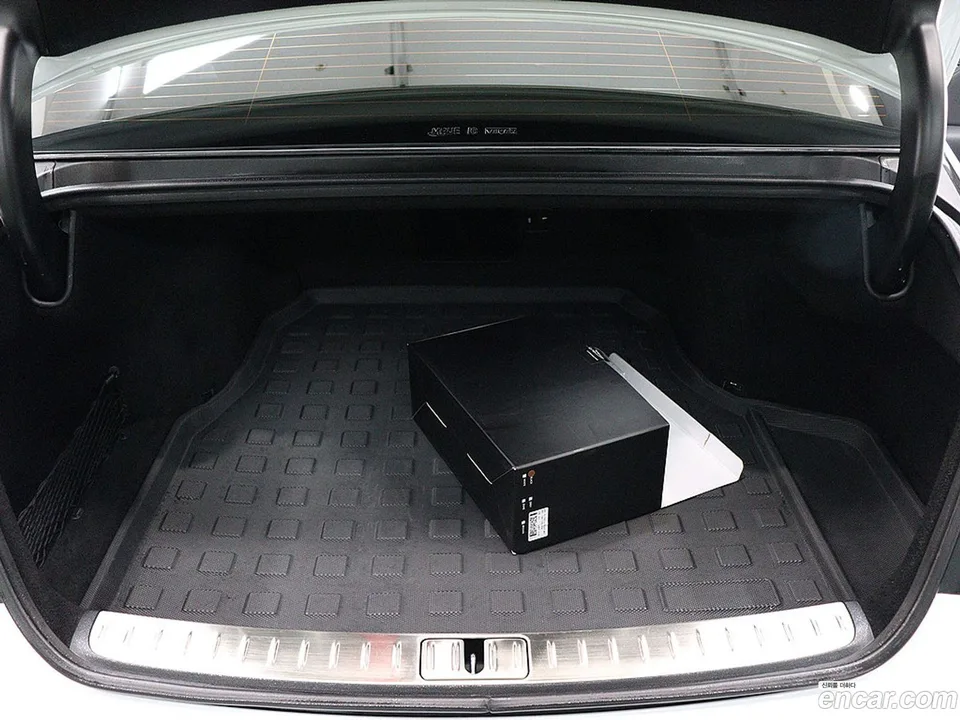 Genesis G90 3.5 AWD 2025 — thumbnail 2