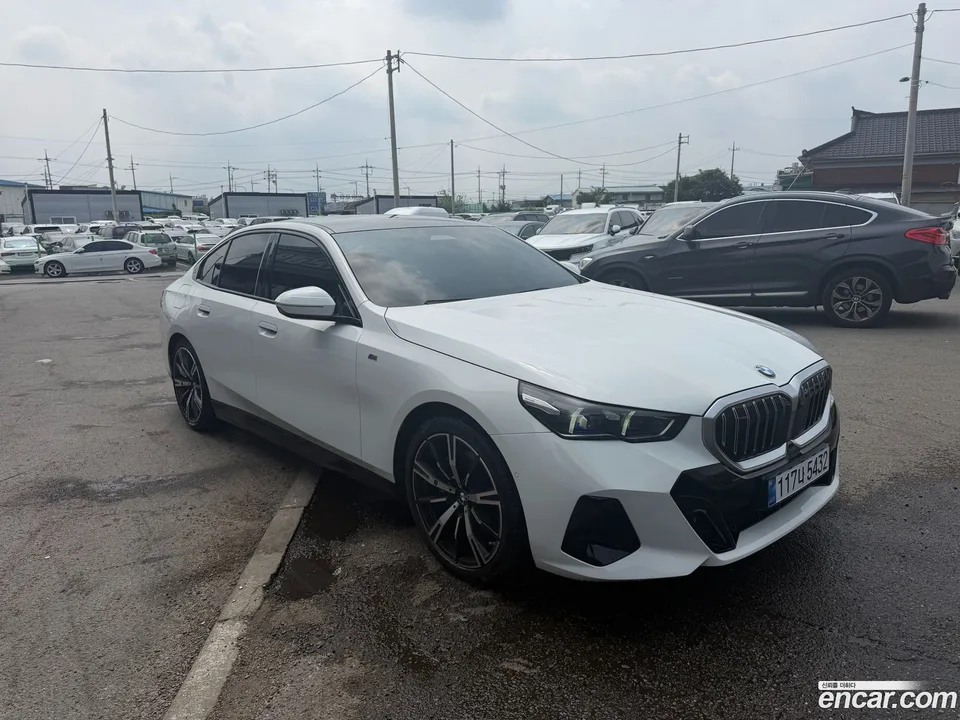 BMW 5 Series 530i xDrive M 2025 — thumbnail 3