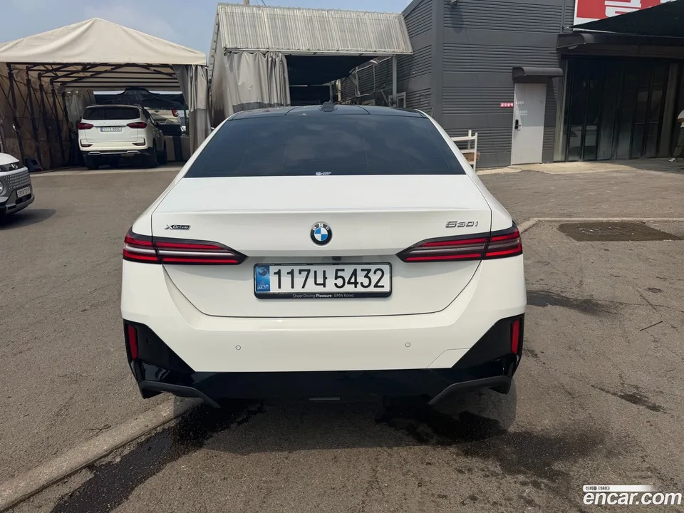 BMW 5 Series 530i xDrive M 2025 — thumbnail 4