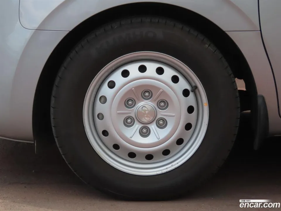Hyundai Staria 3 2024 — thumbnail 2
