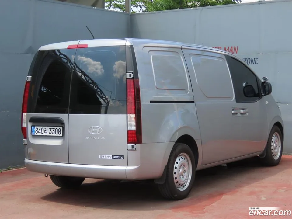 Hyundai Staria 3 2024 — photo 1, buy with delivery to Moscow