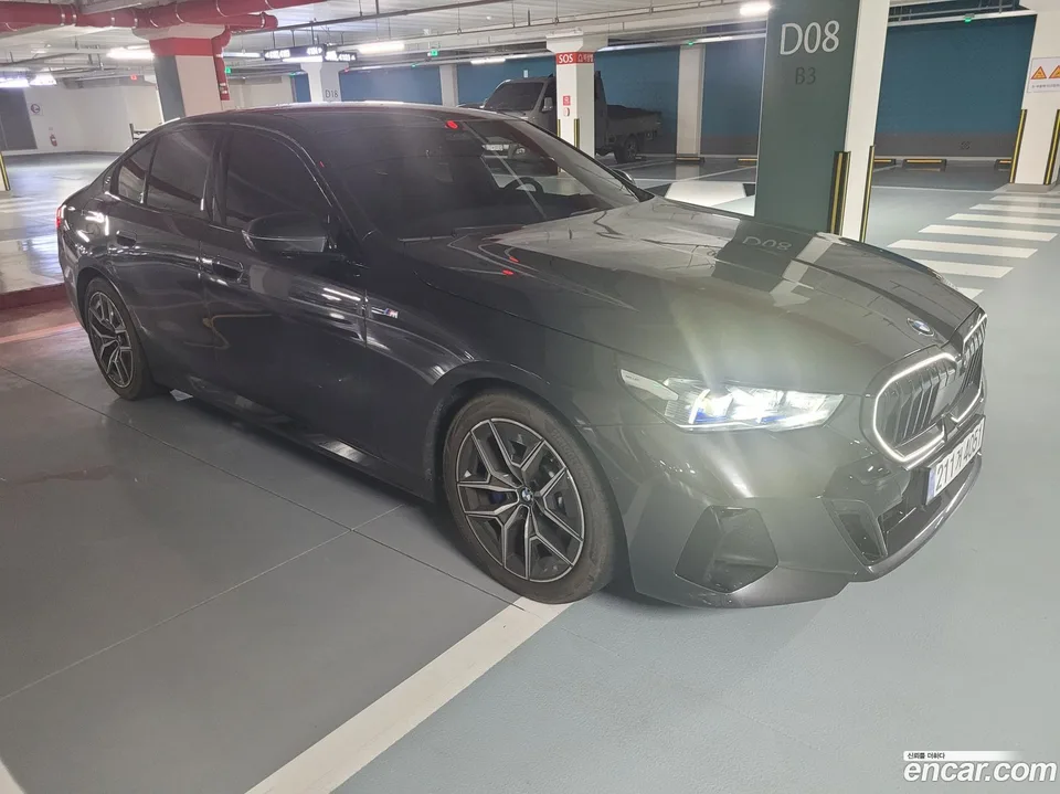 BMW 5 Series 520i M 2025 — thumbnail 2