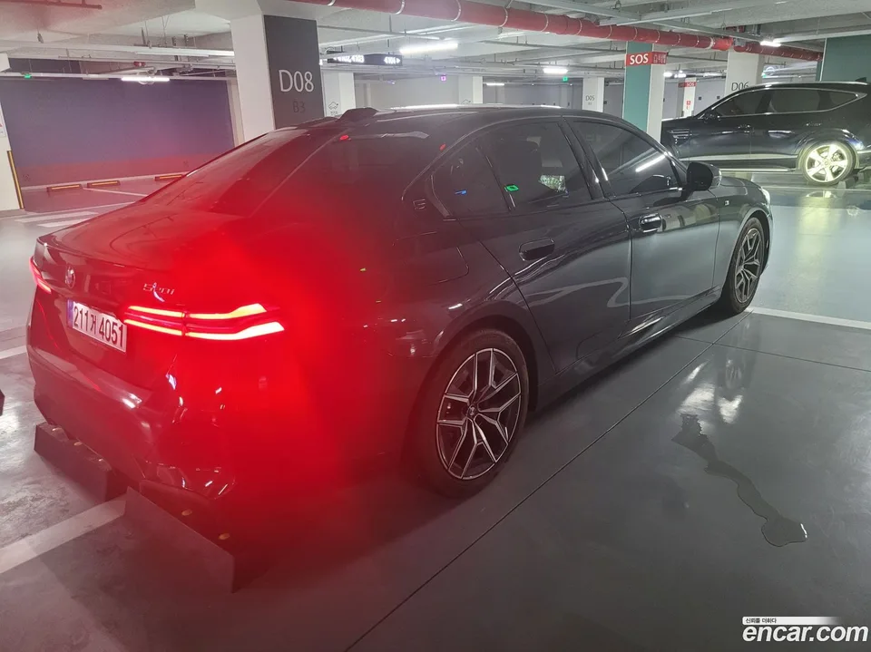 BMW 5 Series 520i M 2025 — thumbnail 4