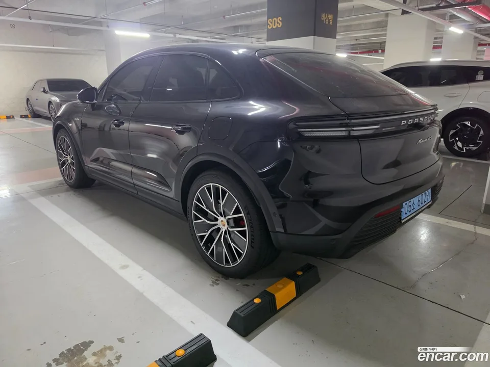 Porsche Macan Electric 4S 2025 — thumbnail 4