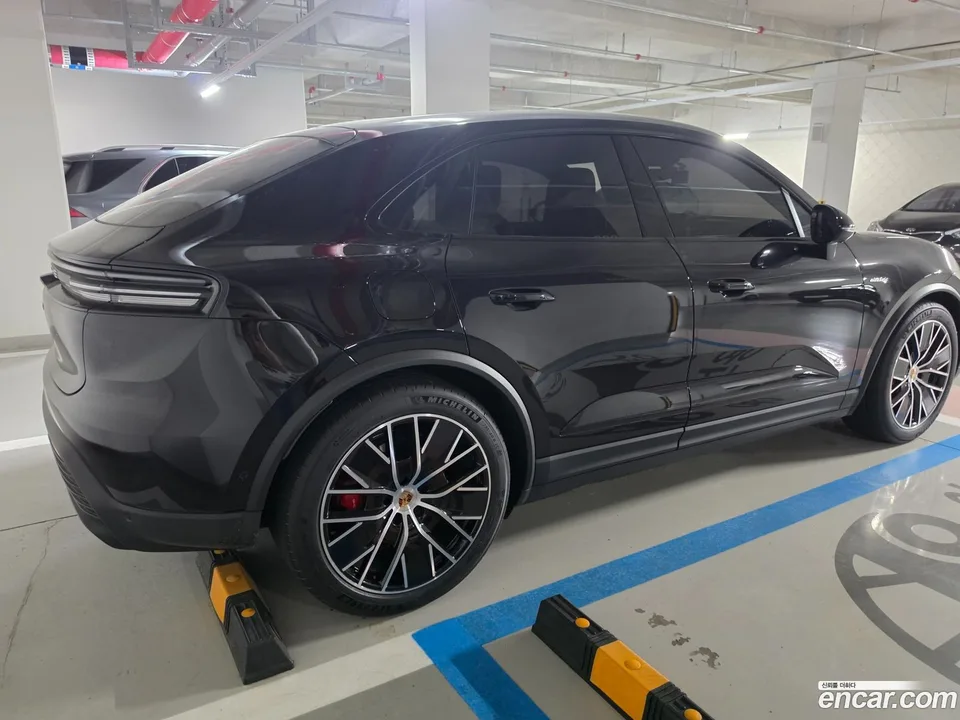 Porsche Macan Electric 4S 2025 — thumbnail 5