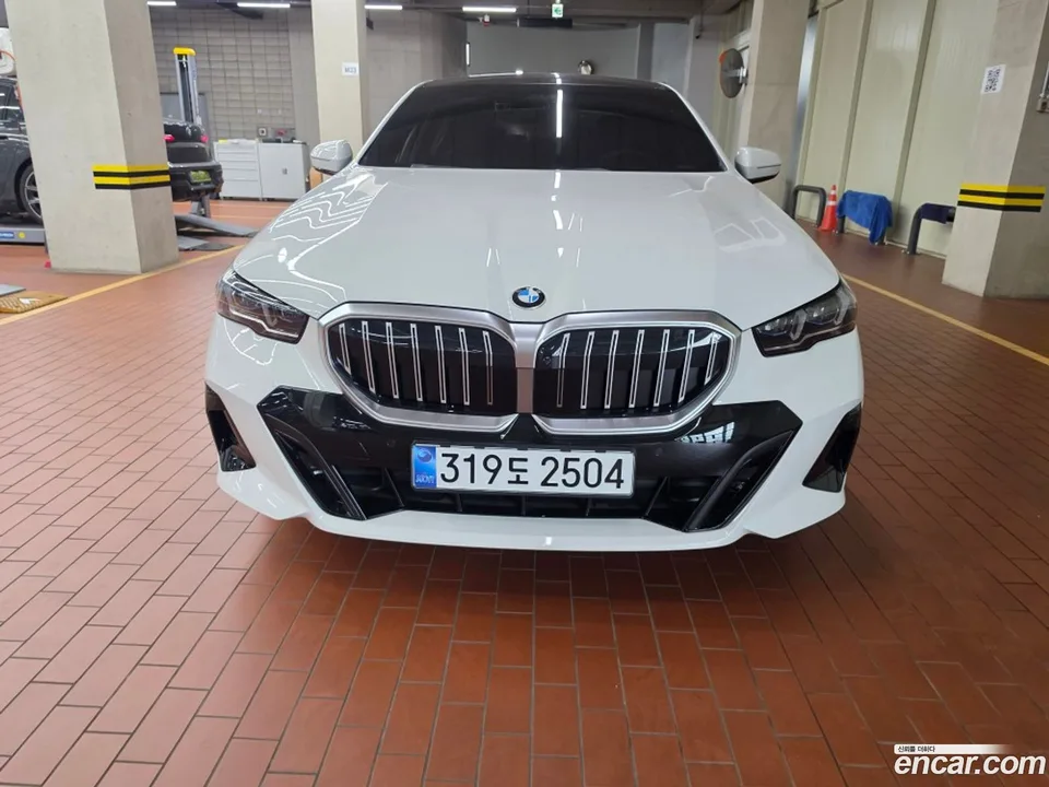 BMW 5 Series 520i M 2026 — photo 1, buy with delivery to Moscow