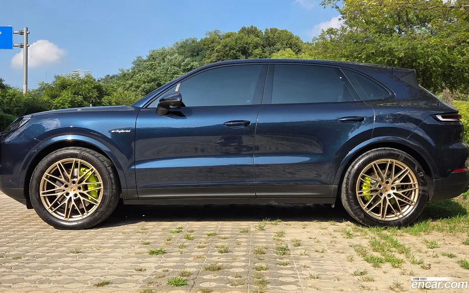 Porsche Cayenne 3.0 E- 2025 — thumbnail 5