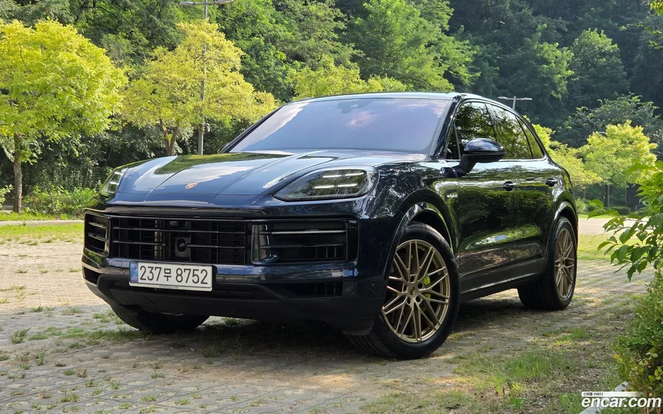 Porsche Cayenne 3.0 E- 2025 — photo 1, buy with delivery to Moscow