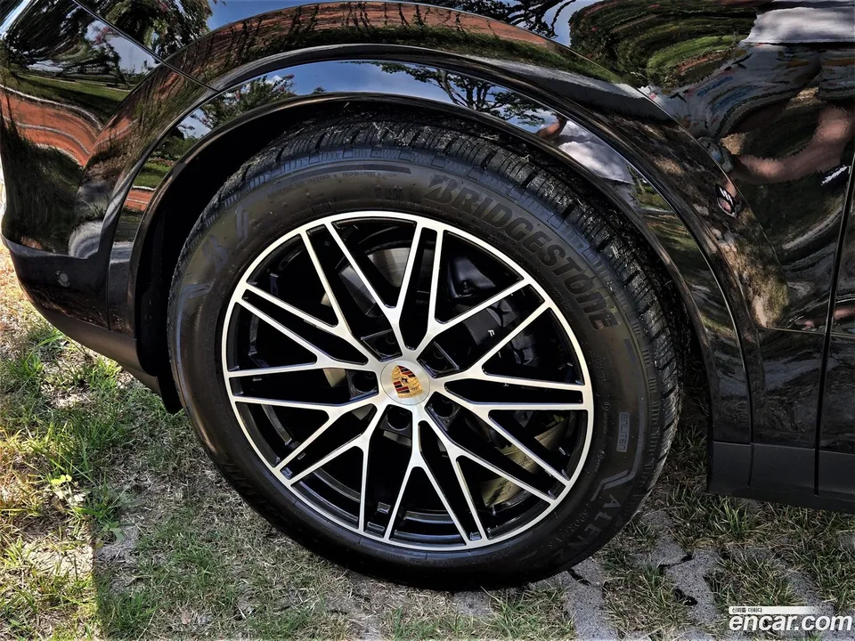 Porsche Cayenne 3.0 2023 — thumbnail 2