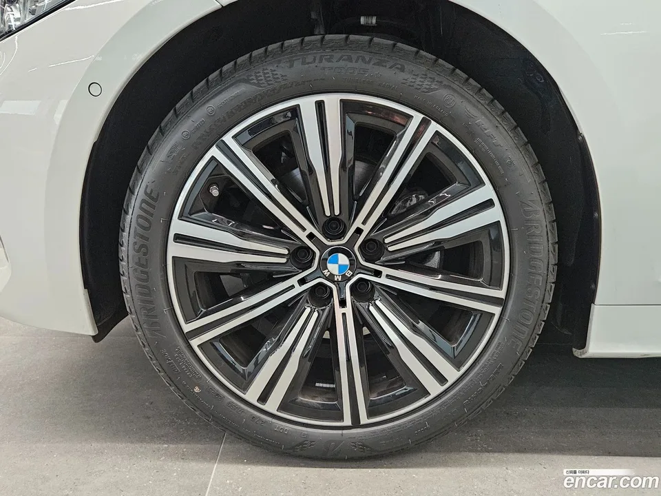 BMW 3 Series 320d 2025 — thumbnail 2