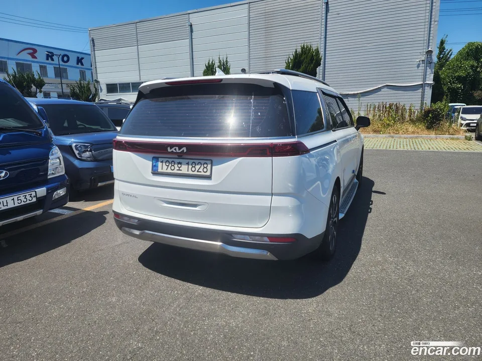 Kia Carnival 9 2023 — thumbnail 3
