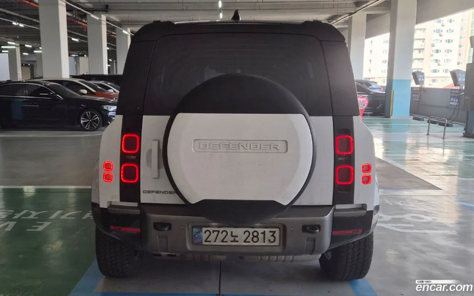 Land Rover Defender 110 D250 X- SE 2025 — thumbnail 4