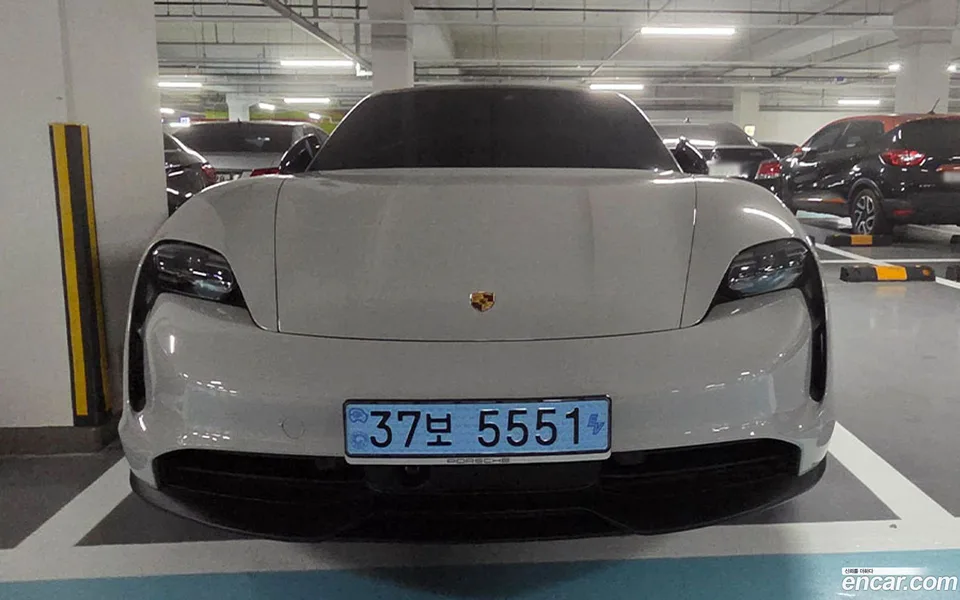 Porsche Taycan 2023 — photo 1, buy with delivery to Moscow