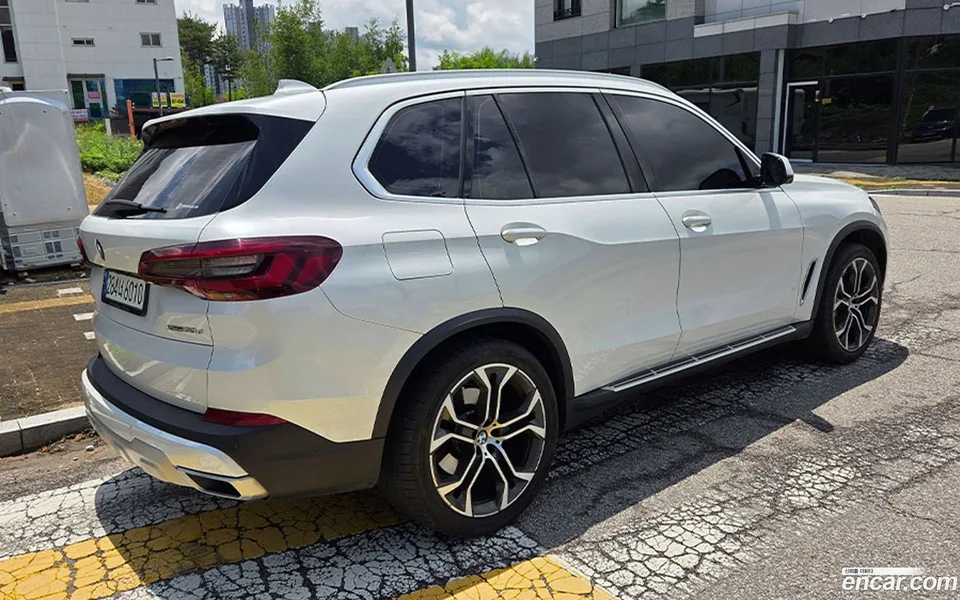 BMW X5 xDrive 30d xLine 2022 — thumbnail 2