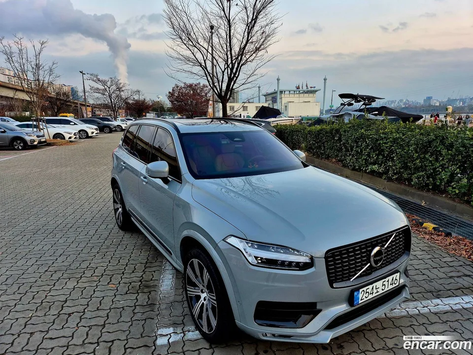 Volvo XC90 B6 2023 — thumbnail 3